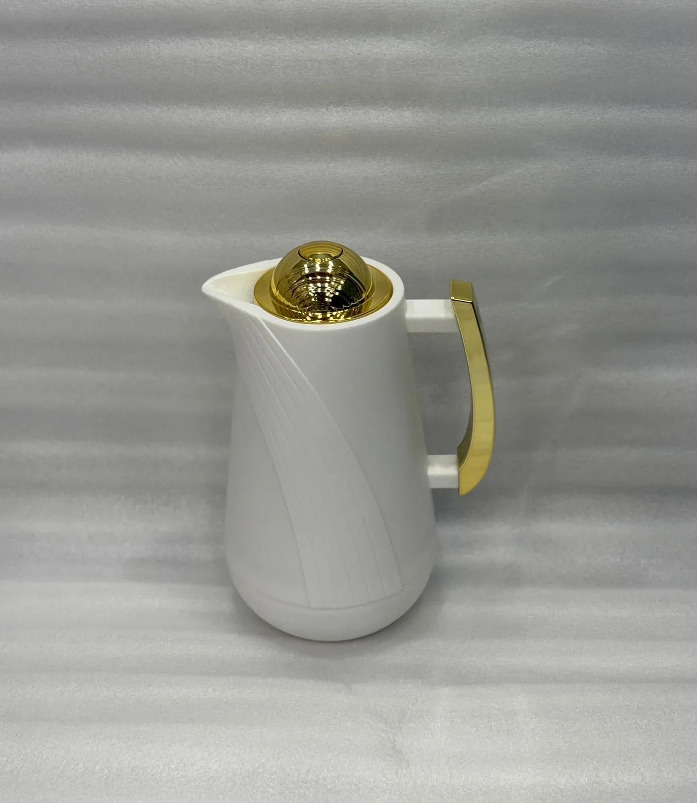 Elegant White & Gold Insulated Thermos – 1 Liter - Clarify.pk