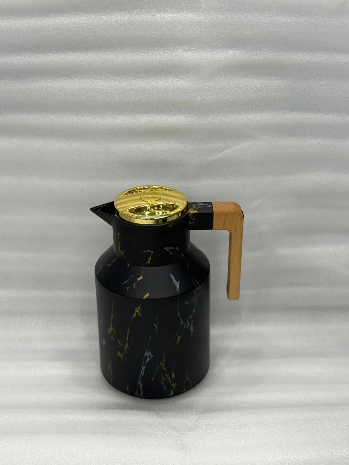 Luxury Black Thermos Flask with Golden Lid – 1Liter - Clarify.pk