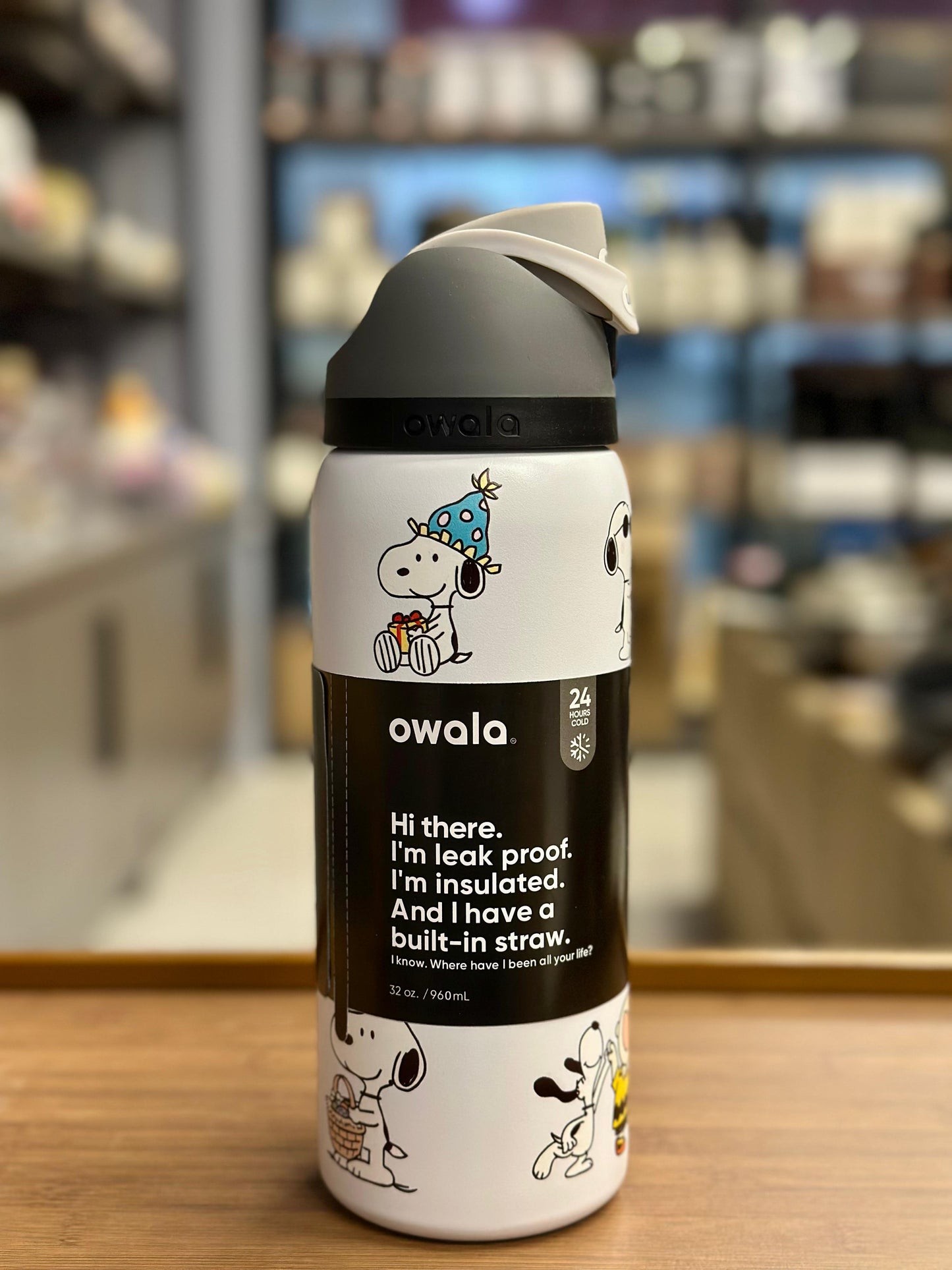 Owala FreeSip® "Peanuts Snoopy" Limited Edition 32oz Bottle