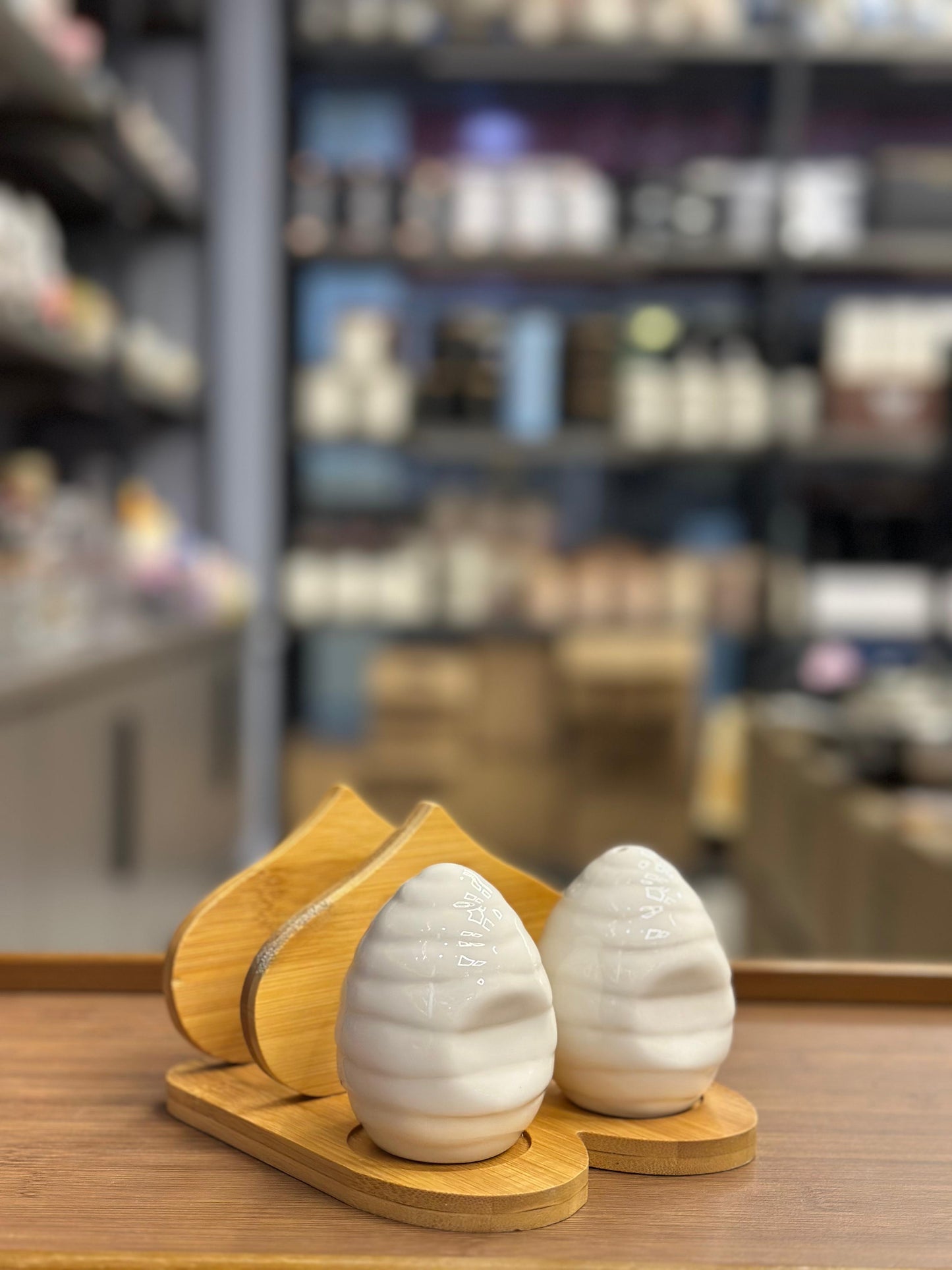 Nordic Beehive Salt & Pepper Set with Bamboo Napkin Holder