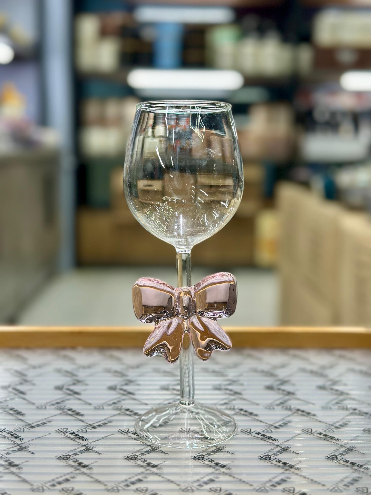 Luxury Bow Stem Goblet Glass – Elegant Crystal Wine & Mocktail Glass