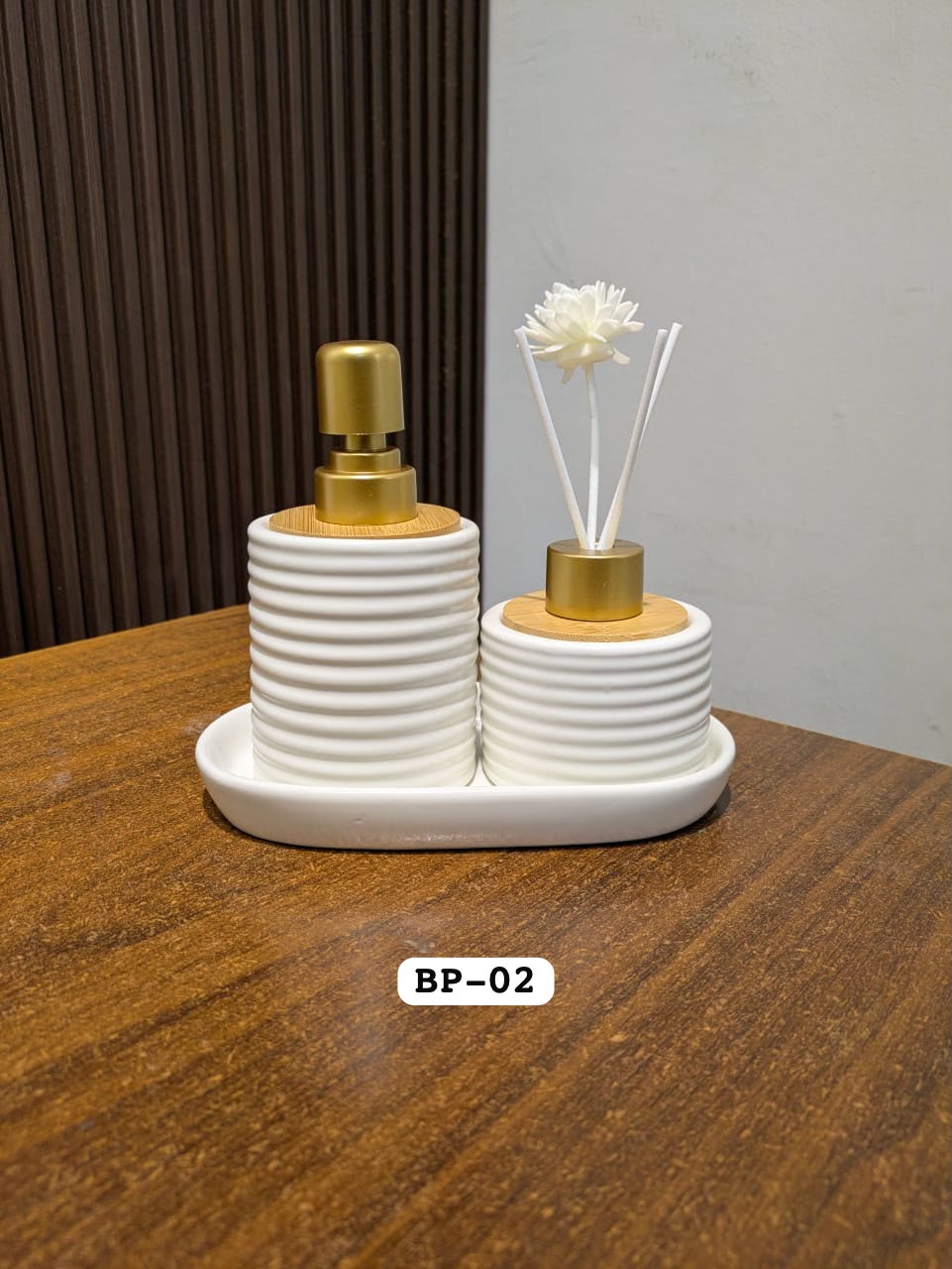 Porcelain Soap Dispenser Set - Ribbed Diffuser Tray