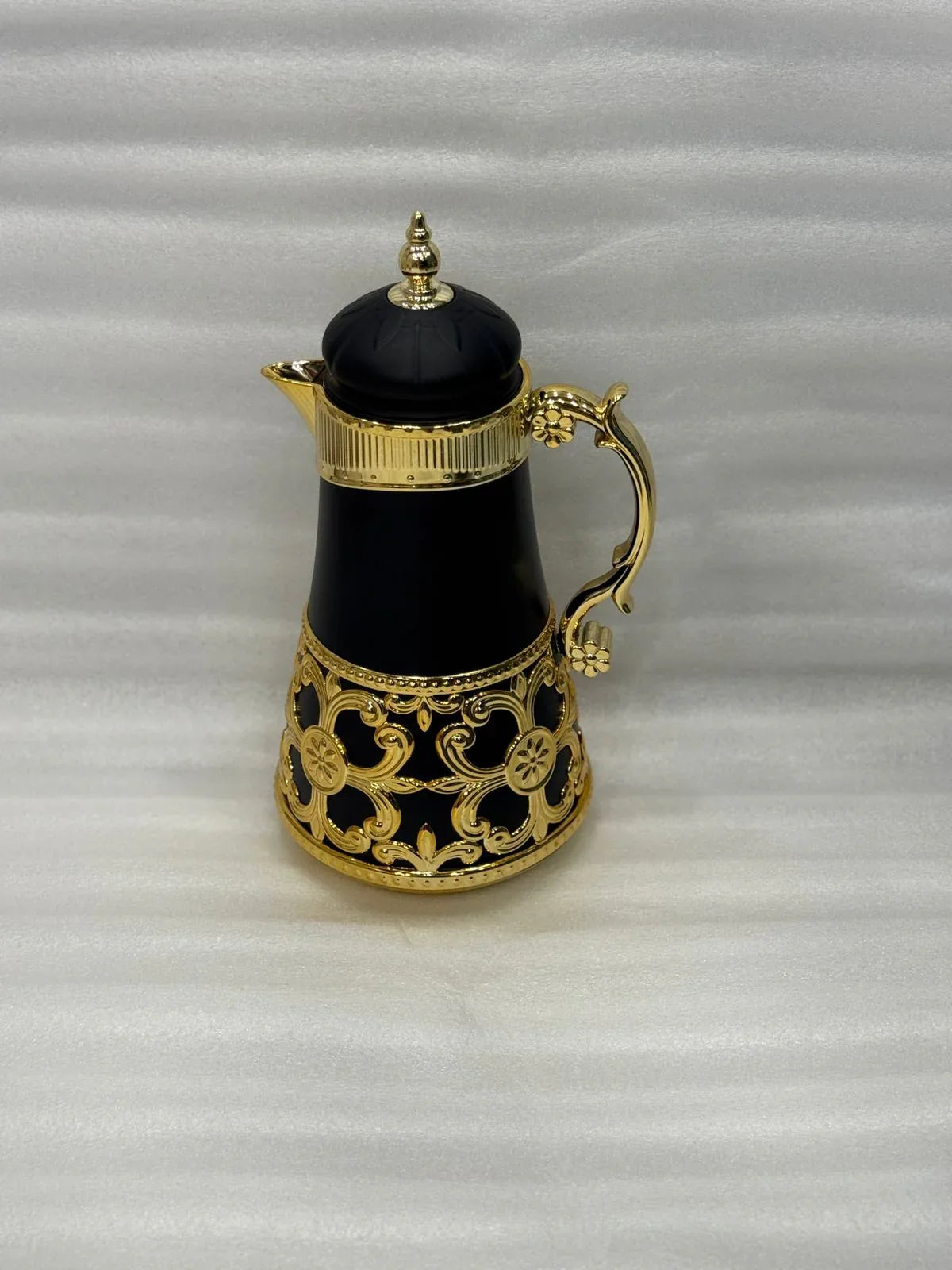 1L Luxury Black & Gold Thermos – Premium Insulated Flask - Clarify.pk