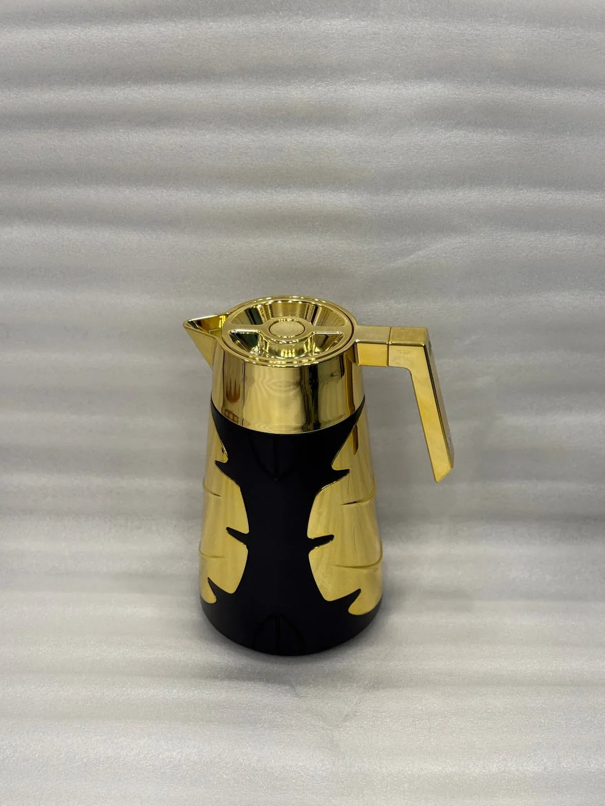 Luxury Black & Gold Vacuum Flask – 1 Liter Insulated Thermos - Clarify.pk