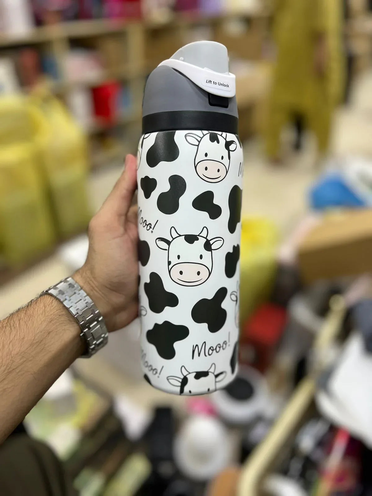 پریمیم کاؤ پرنٹ 32oz اوولا بوتل - اسٹائلش پانی کی بوتل (950ml)
