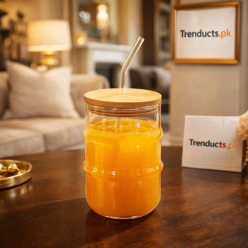 Aesthetic 500ml ribbed can-shaped iced tea glass with bamboo lid and glass straw on a dark wooden table - Trenducts Pakistan