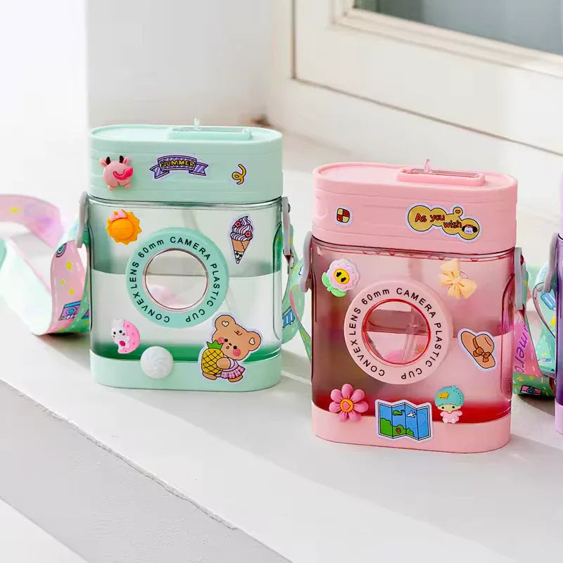 400ml کیمرے کی شکل والی پانی کی بوتل - پٹے کے ساتھ Kawaii سٹرا بوتل
