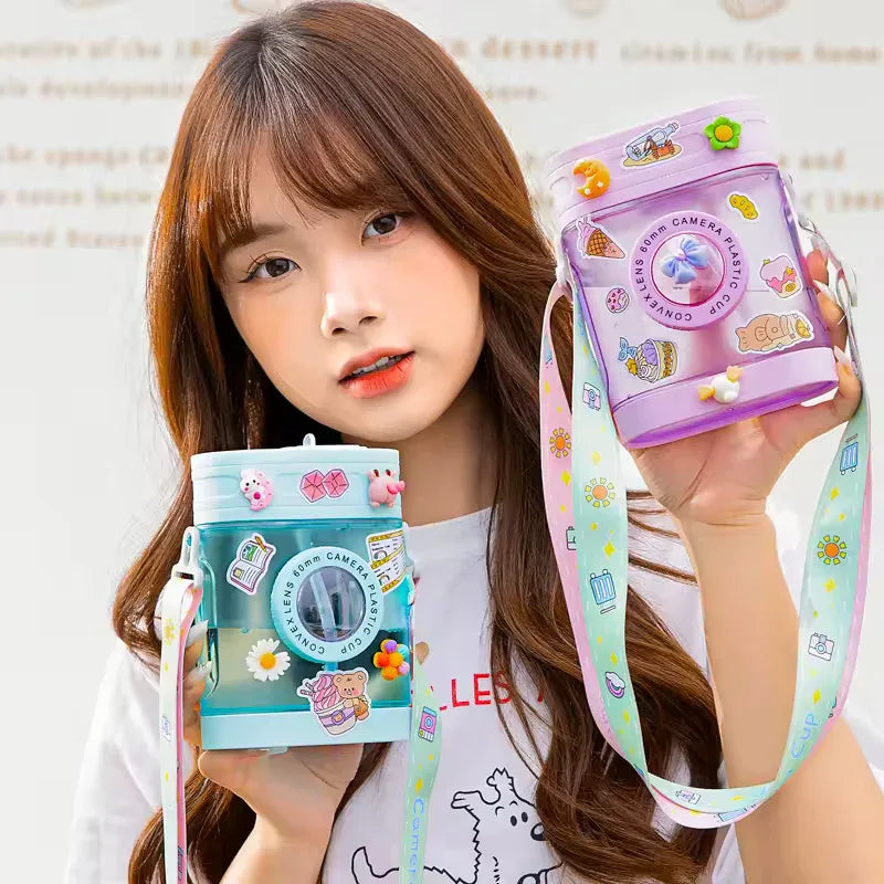 400ml کیمرے کی شکل والی پانی کی بوتل - پٹے کے ساتھ Kawaii سٹرا بوتل