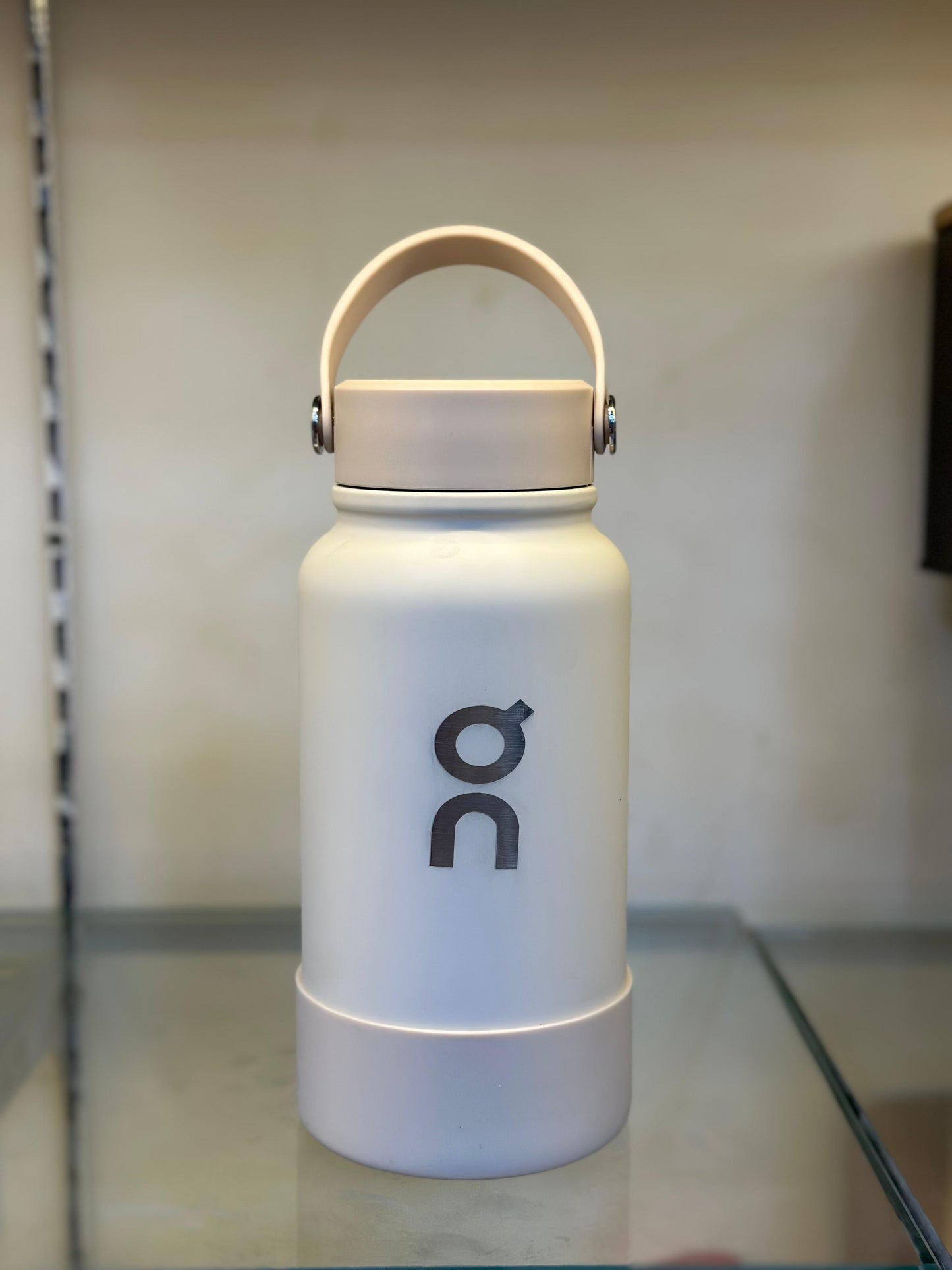 On Cloud Premium Insulated Water Bottle – Lightweight Hydration