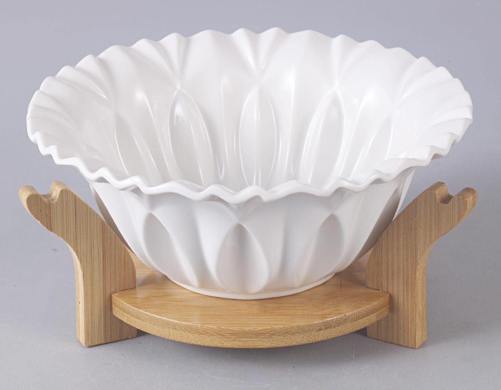 8-Inch Scalloped Ceramic Serving Bowl with Wooden Stand