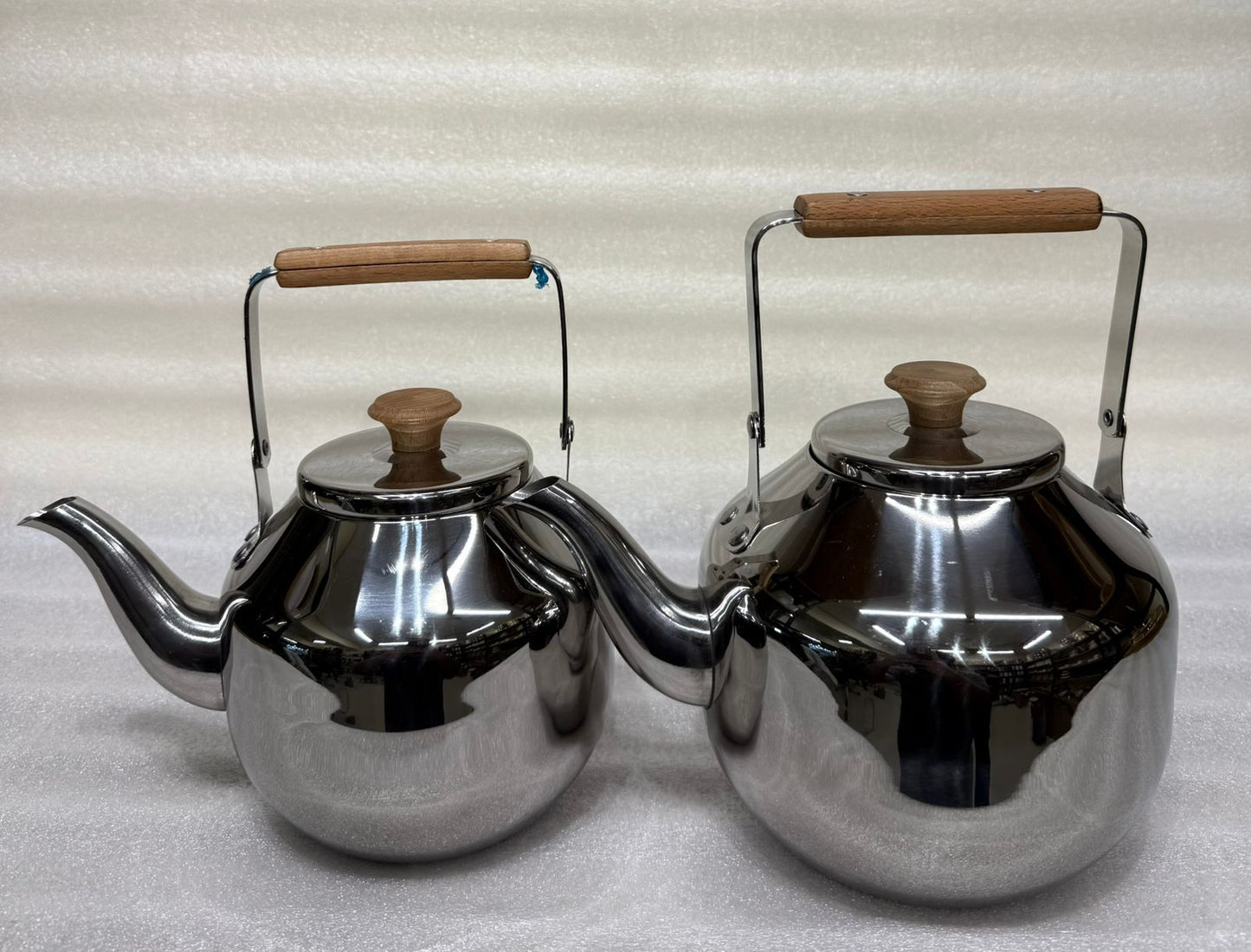 High-Shine Stainless Steel Kettle with Wooden Accents