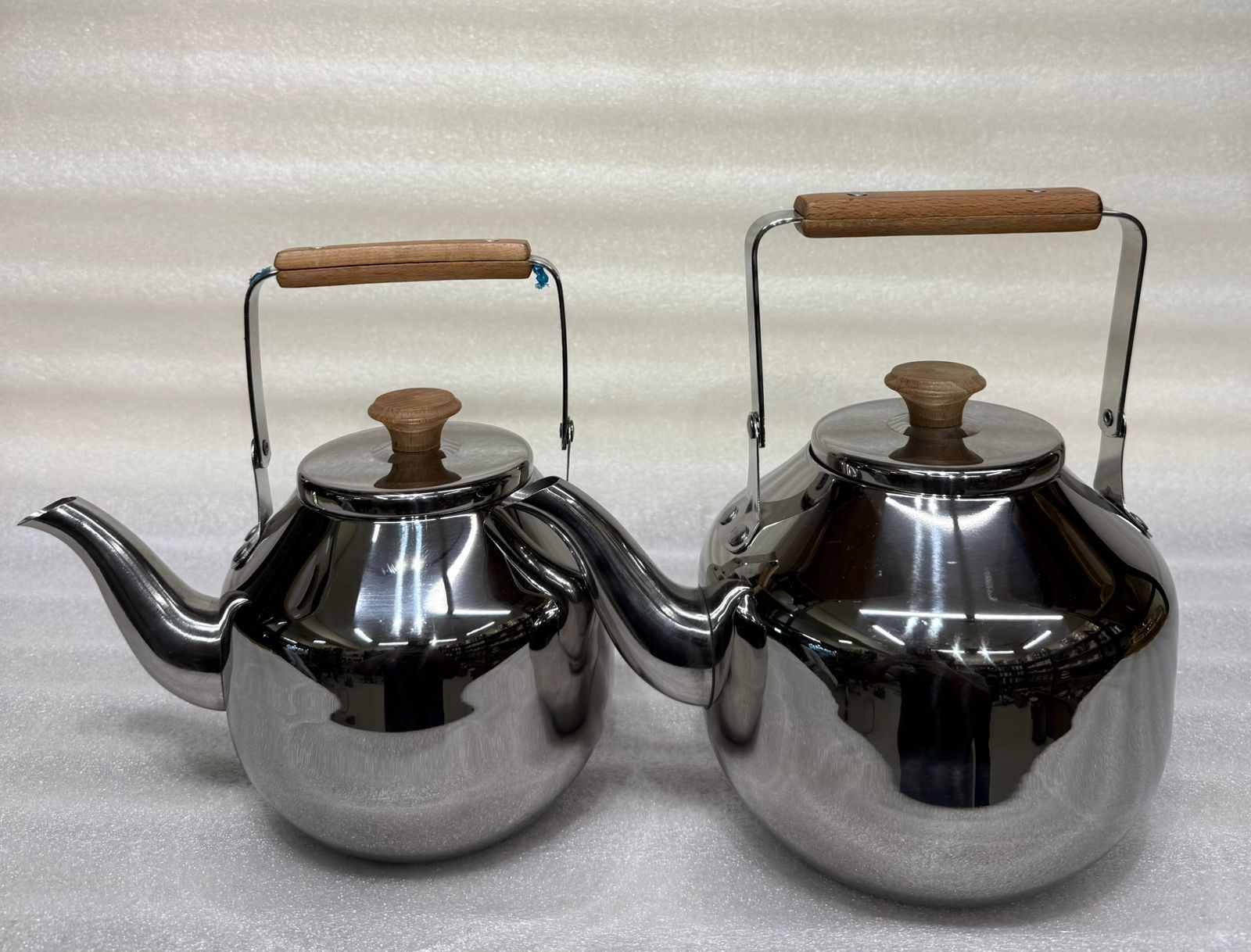 High-Shine Stainless Steel Kettle with Wooden Accents