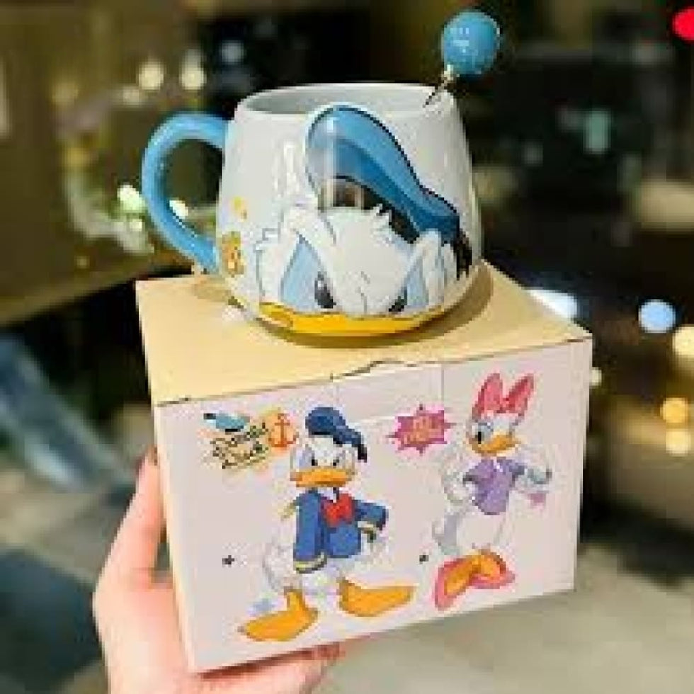 Disney Mickey & Friends Large Ceramic Mug – 450ml Daisy Duck Tea Cup with Matching Stirring Spoon Set
