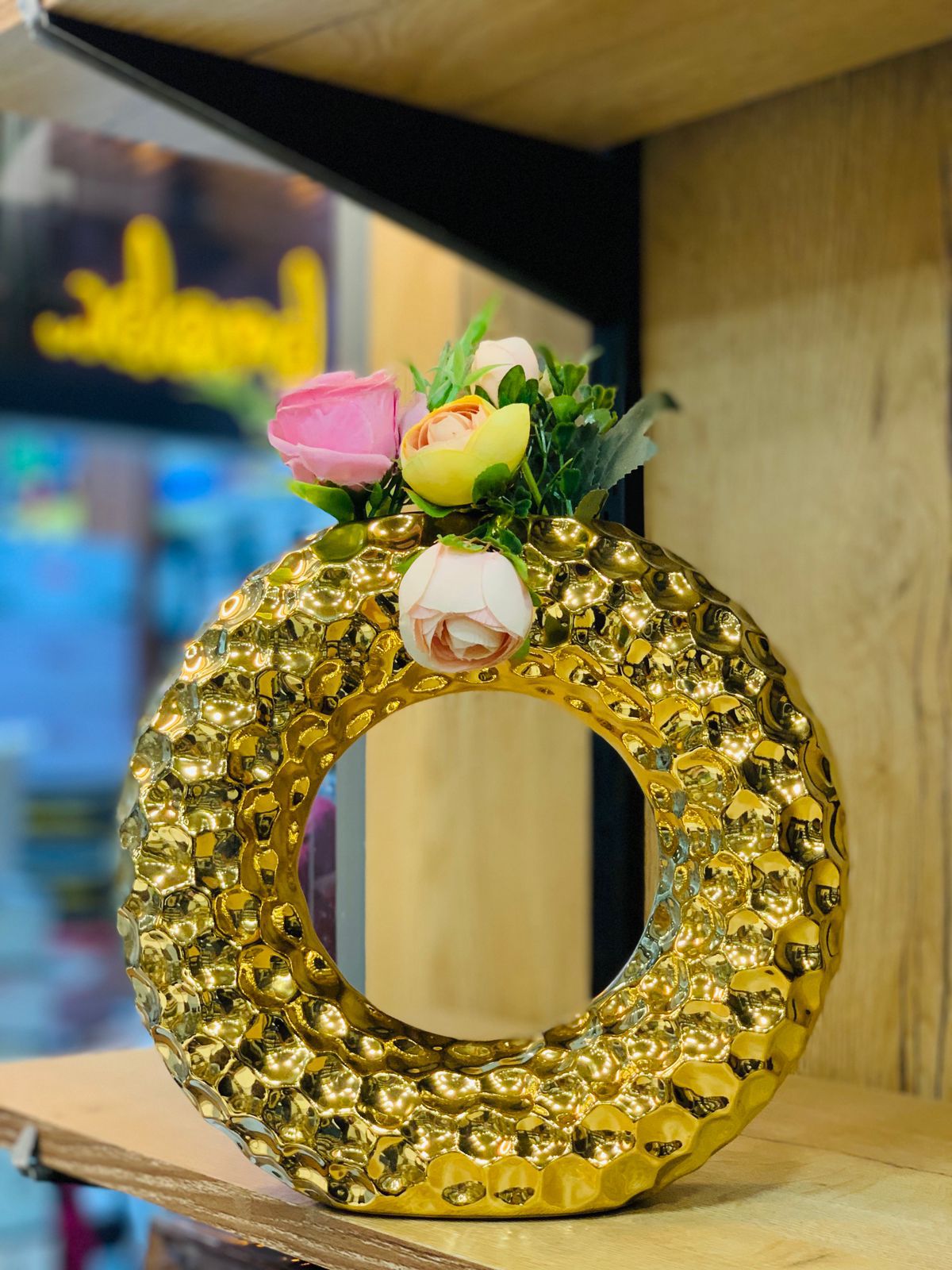 Luxury Hammered Gold Ceramic Donut Vase