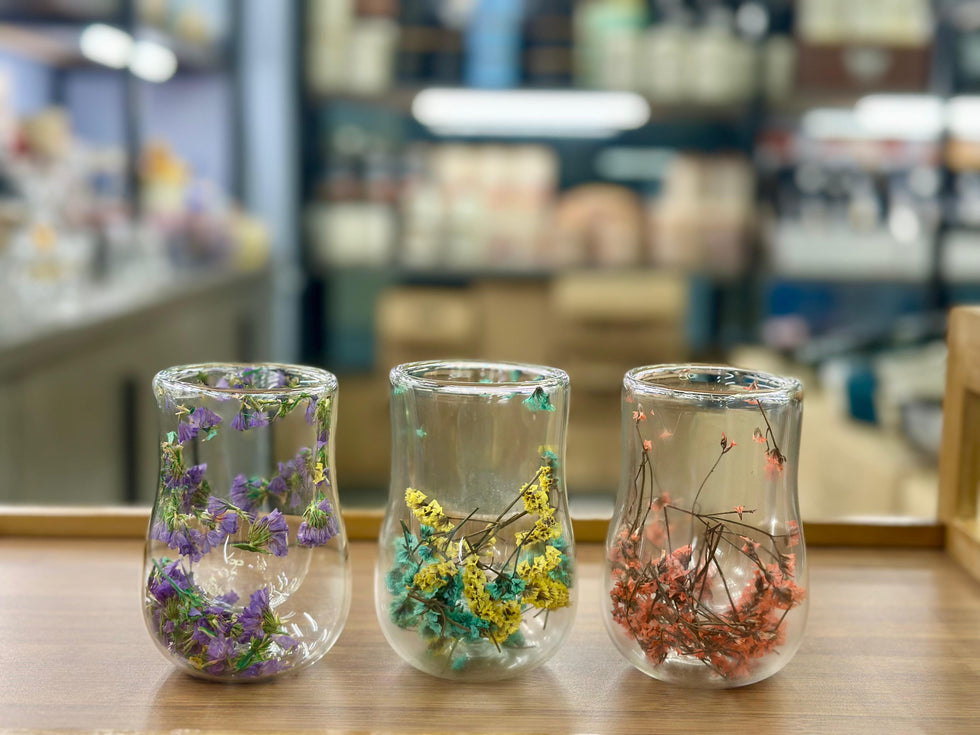 Aesthetic Double-Wall Glass with Real Dried Flowers (Random Colour)