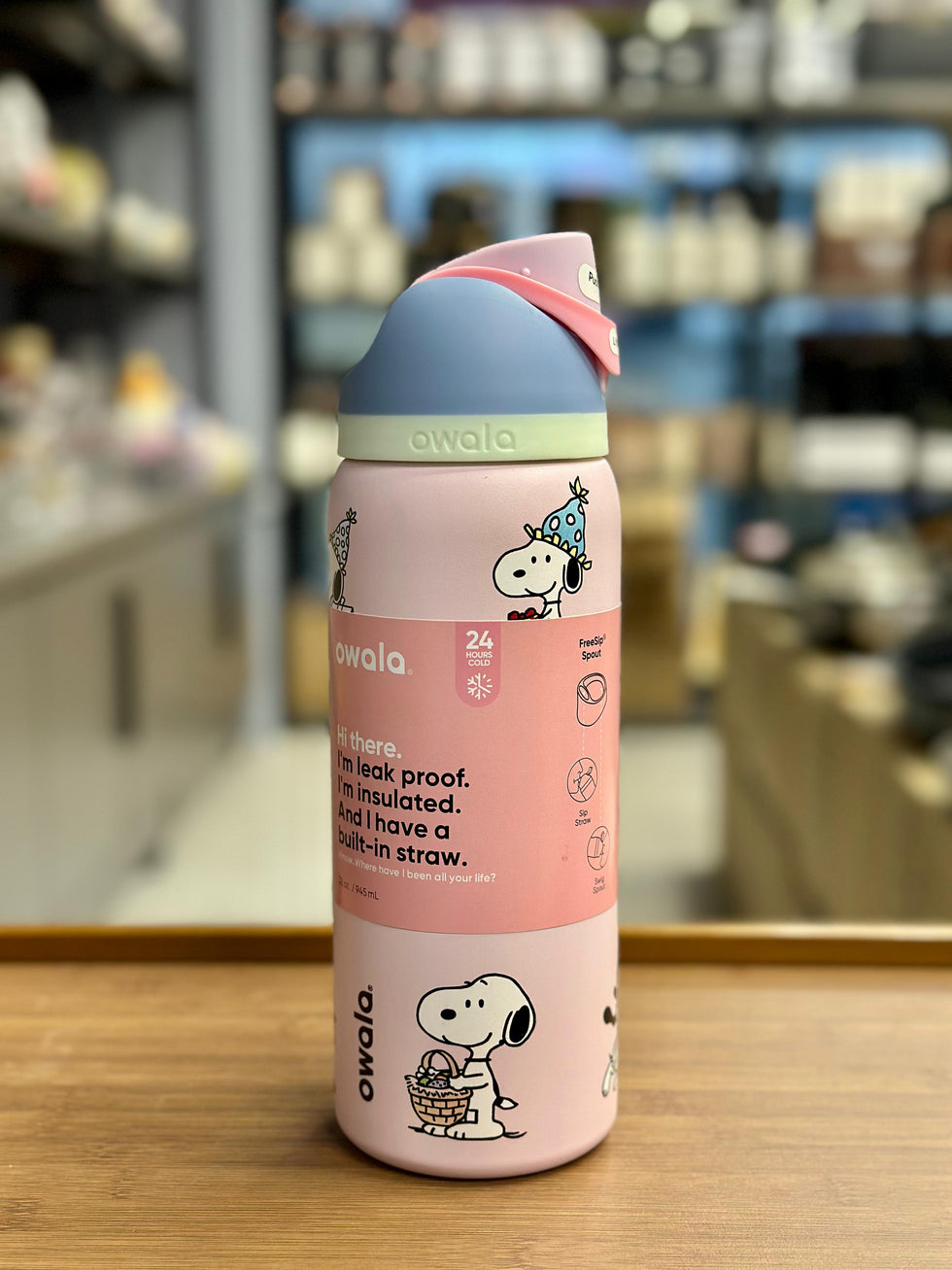 Owala FreeSip® "Peanuts Snoopy" Limited Edition 32oz Bottle