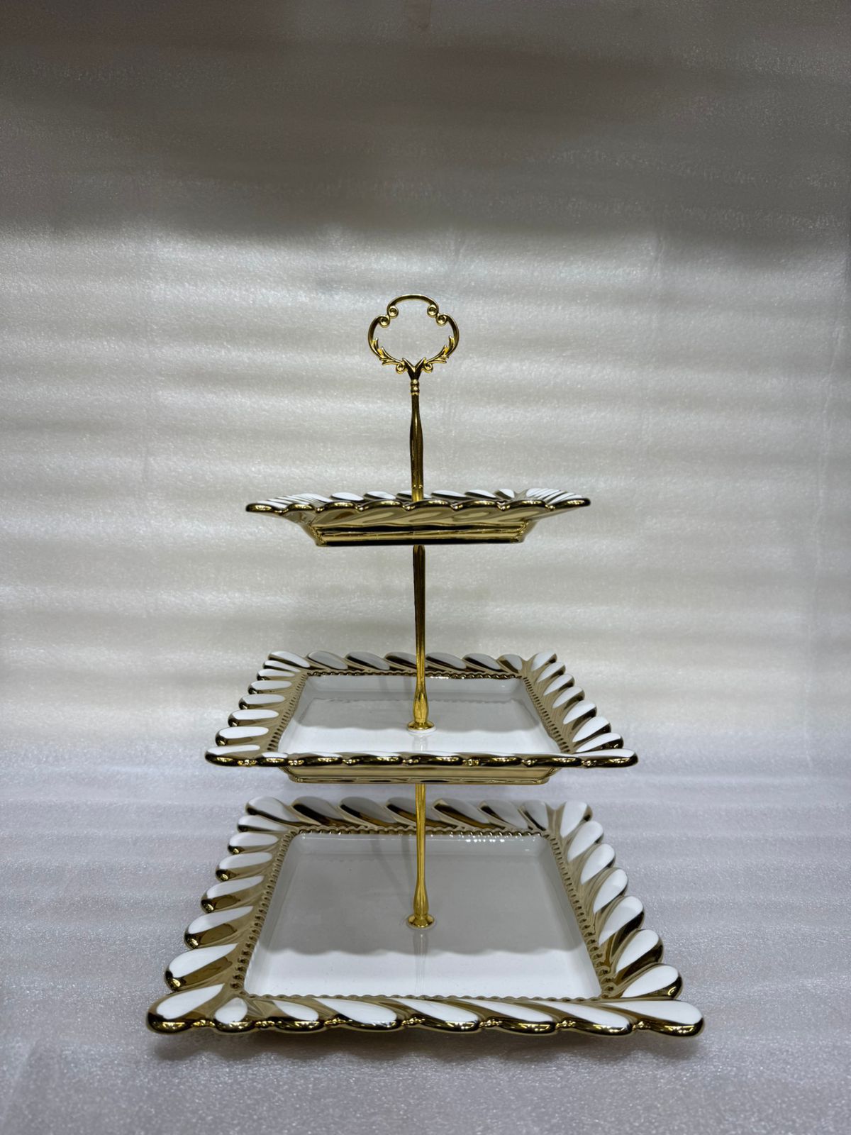 Royal Scalloped 3-Tier Golden Ceramic Dessert Stand