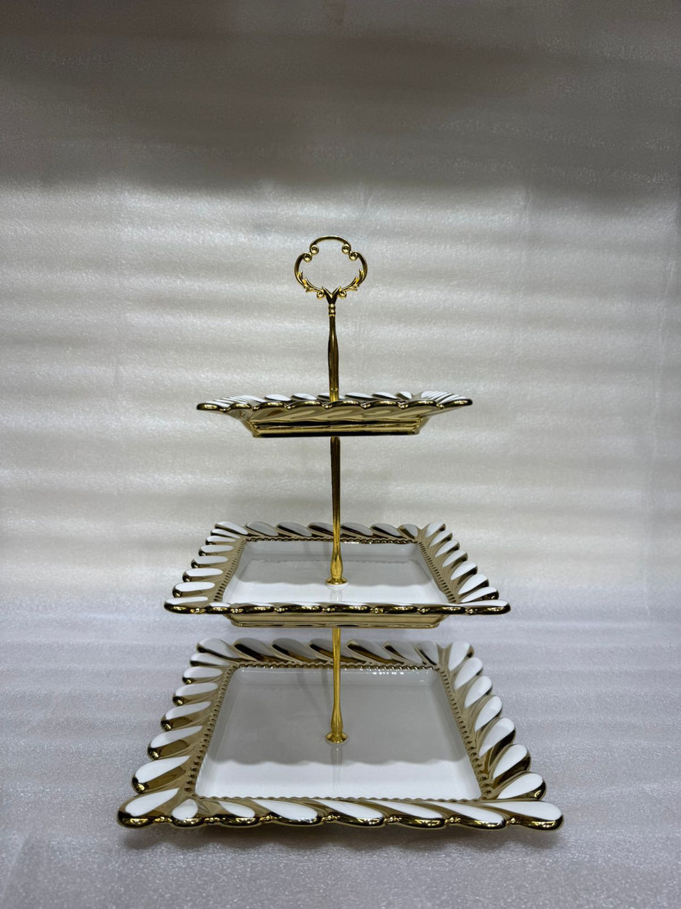 Royal Scalloped 3-Tier Golden Ceramic Dessert Stand