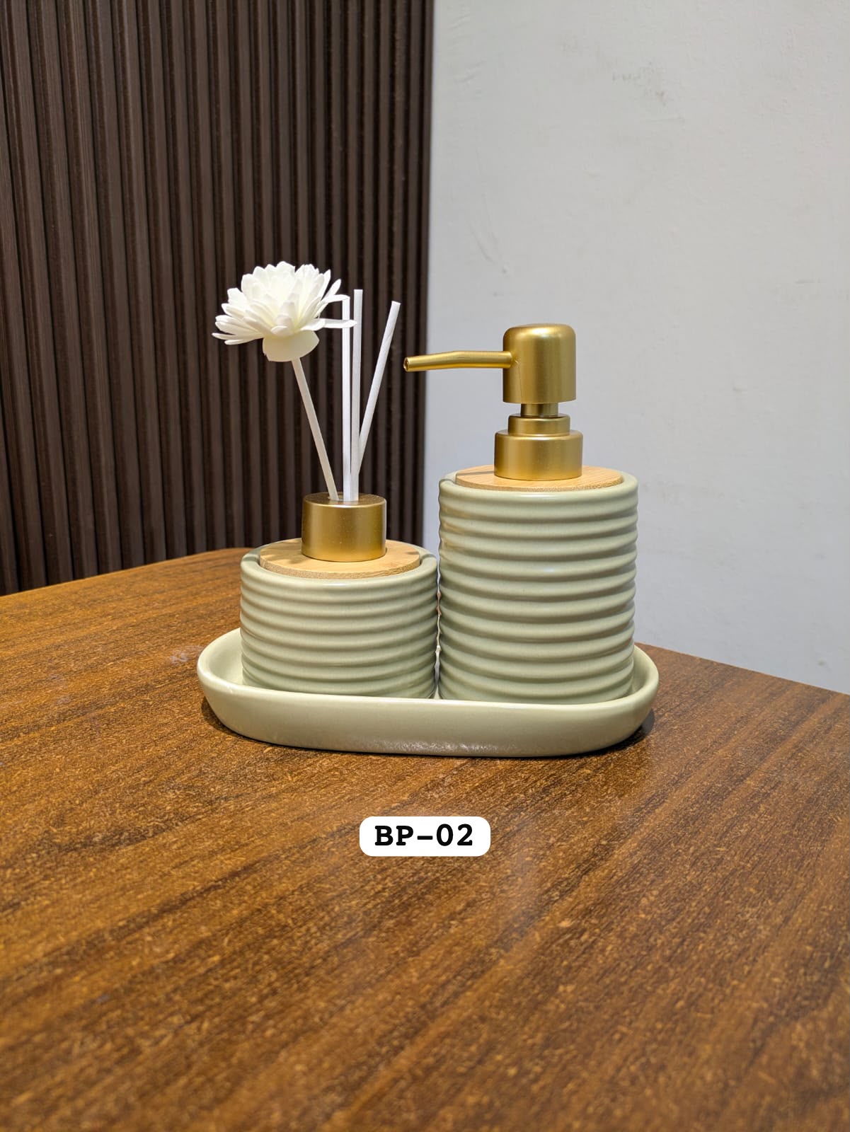 Porcelain Soap Dispenser Set - Ribbed Diffuser Tray