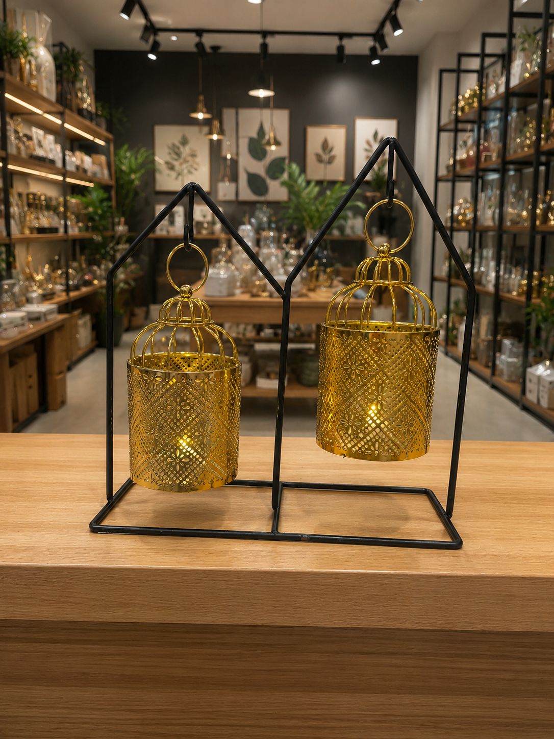 Metal 2-Piece LED Lantern Set - Hanging Gold Lalten Showpiece
