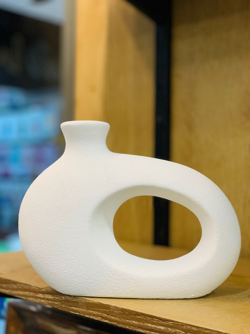 Ceramic White Round Ribbed Ring Vase