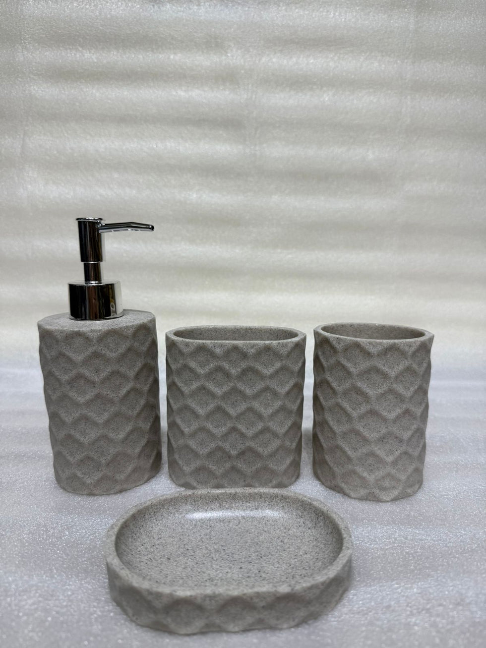 Bubble-Grid 4-Piece Resin Bathroom Set – Modern Textured Soap Dispenser, Toothbrush Holder, Tumbler, and Soap Dish