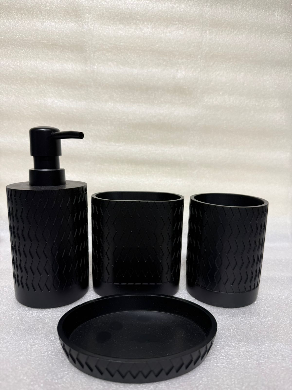 The Onyx-Grid 4-Piece Premium Resin Bathroom Accessory Set