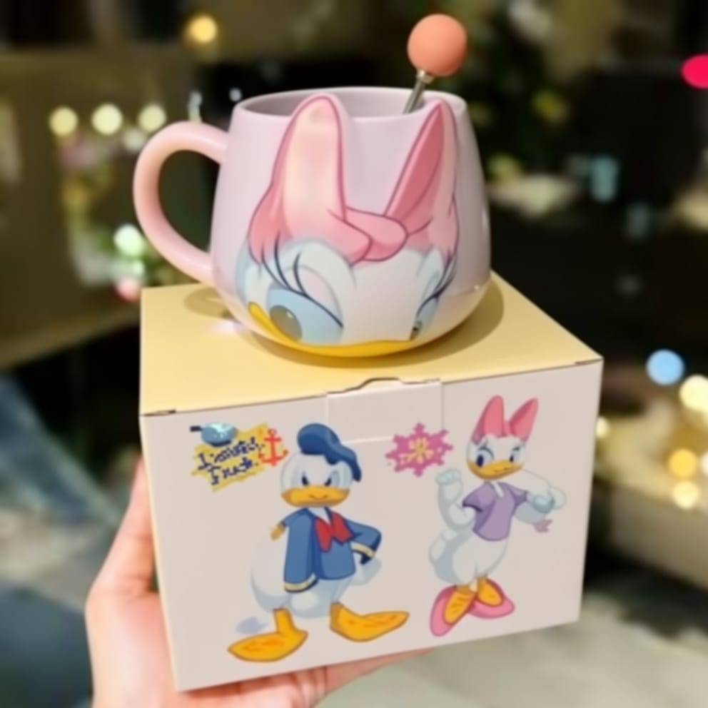 Disney Mickey & Friends Large Ceramic Mug – 450ml Daisy Duck Tea Cup with Matching Stirring Spoon Set
