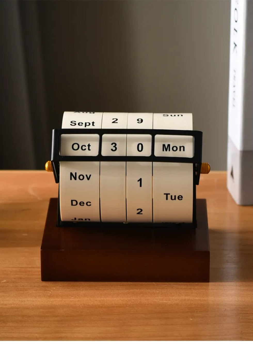 Luxury Rotating Wheel Perpetual Desk Calendar Ornament