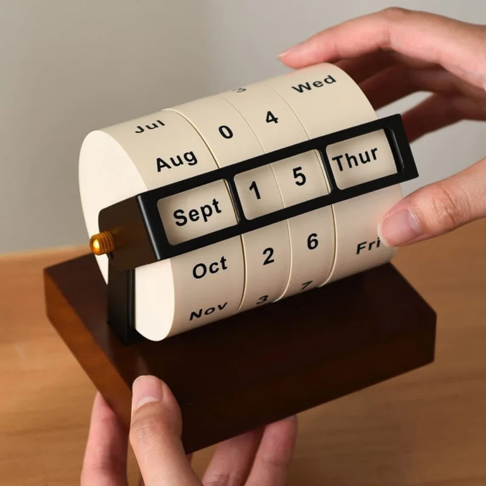 Luxury Rotating Wheel Perpetual Desk Calendar Ornament