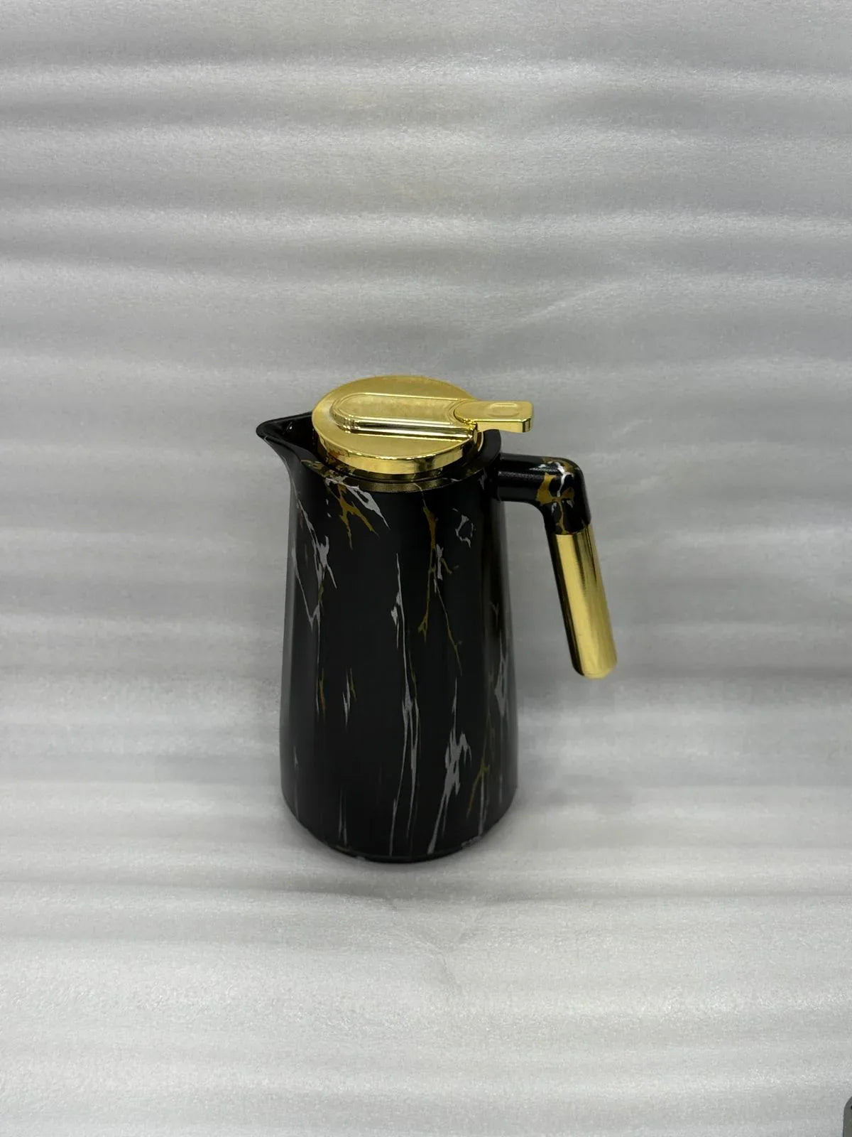 Black & Gold Thermal Flask – 1L Premium Insulated Jug - Clarify.pk