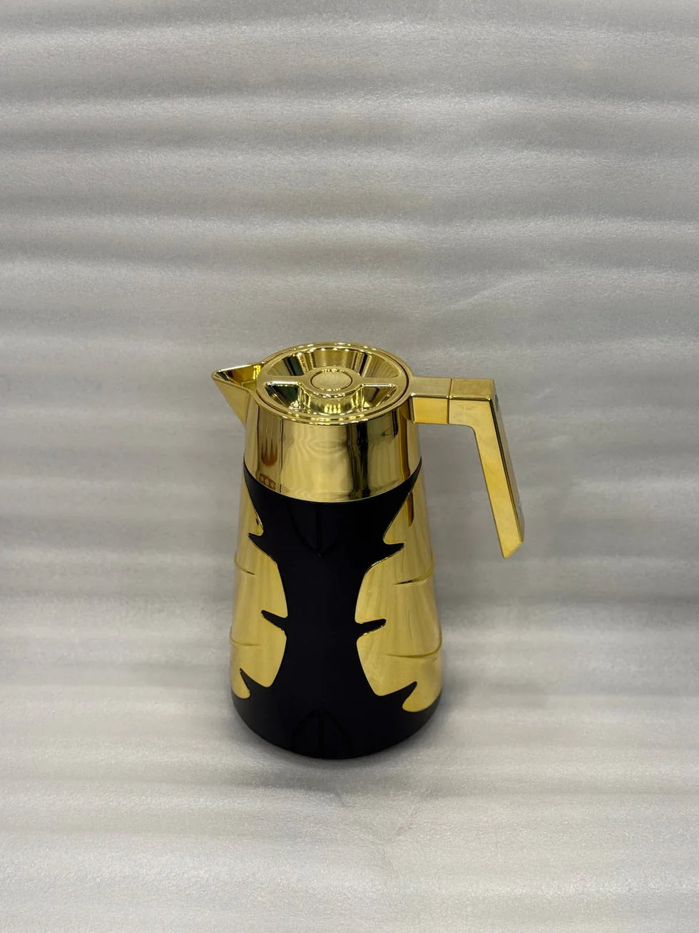 Luxury Black & Gold Vacuum Flask – 1 Liter Insulated Thermos - Clarify.pk