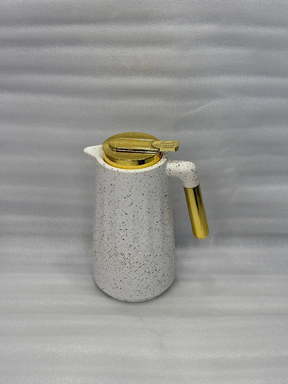 White & Gold Thermal Flask – 1L Elegant Insulated Jug - Clarify.pk