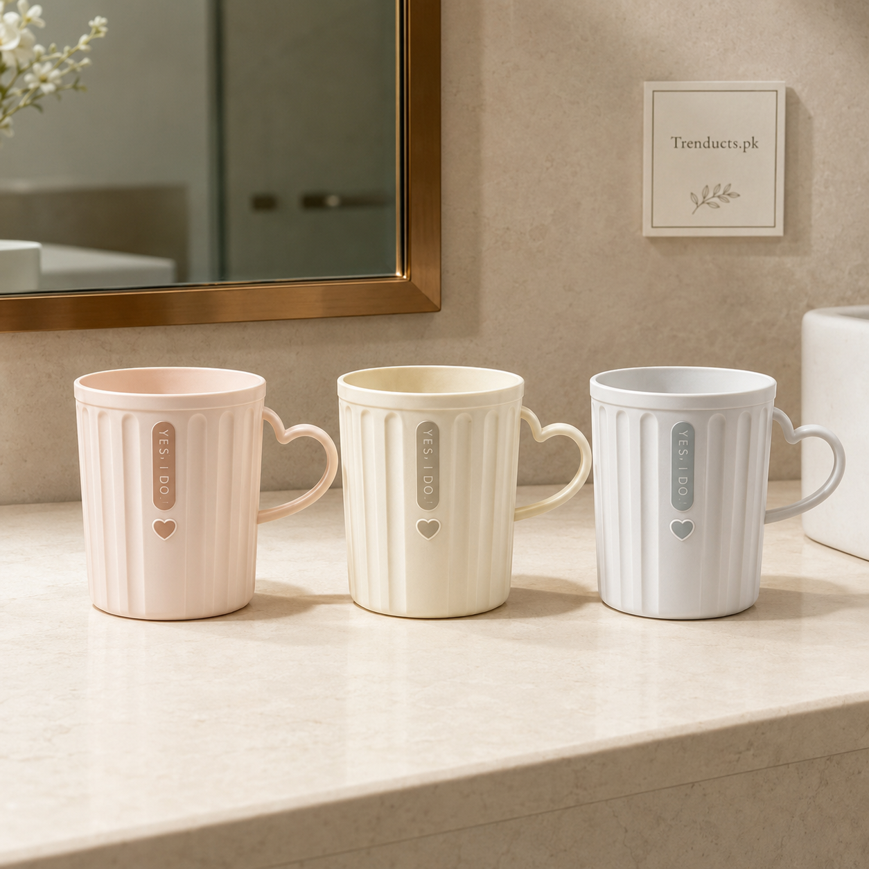 Heart Handle Ribbed Plastic Toothbrush Cup
