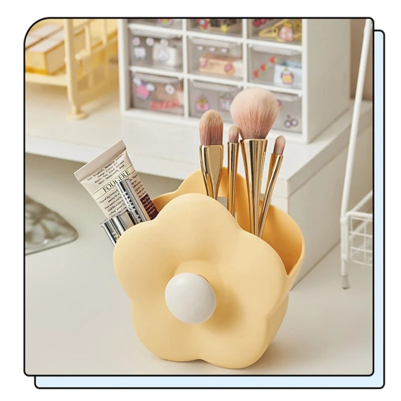 Flower-Shaped Silicone Makeup Brush Holder – Creative Desktop Organizer (Random Color)