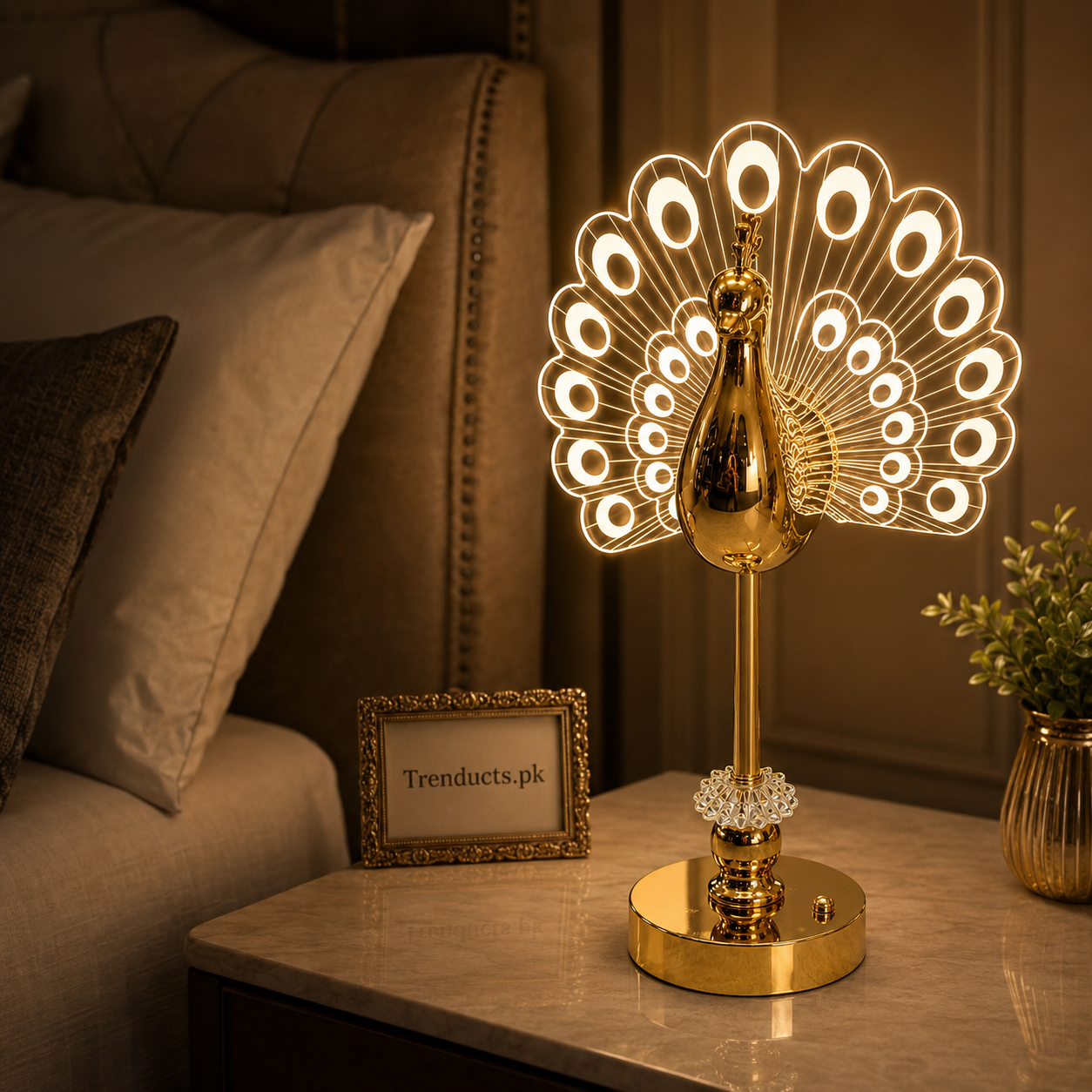 Luxury Peacock Crystal Table Lamp